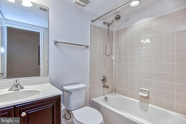 Building Photo - 208 Croft Square