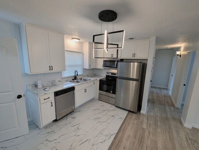 Building Photo - 6109 Evergreen Blvd