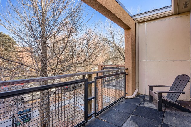 Building Photo - 356 W Archer Pl