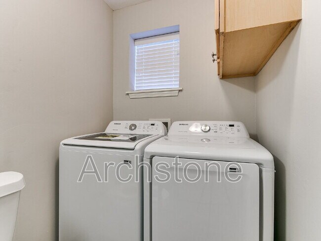 Building Photo - 1732 Carlisle Rd