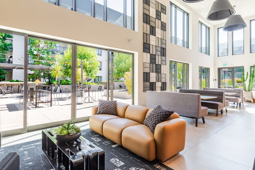 Building Photo - 3560 Rambla Pl