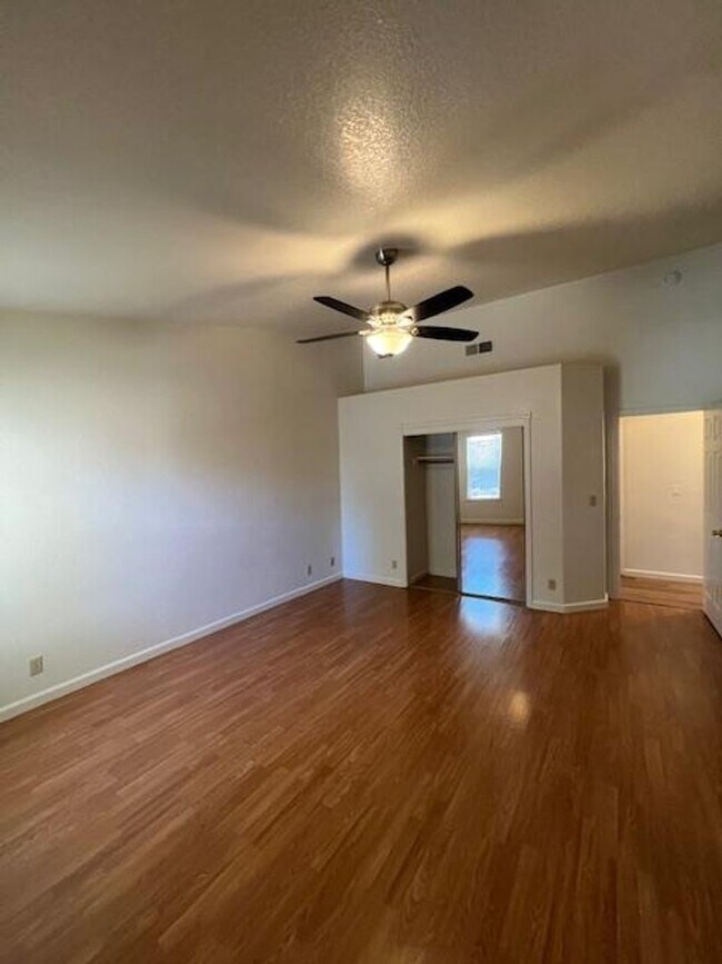 Building Photo - BEAUTIFUL HOME WITH POOL IN ROSEVILLE!