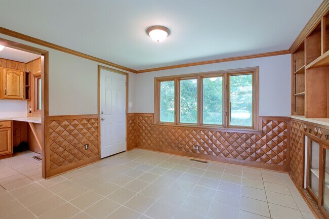 Building Photo - 12395 South Ln