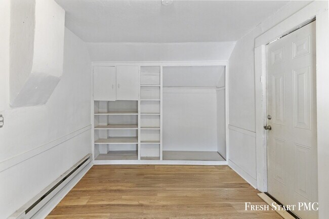 Building Photo - Bright and newly renovated apartment (2 Be...