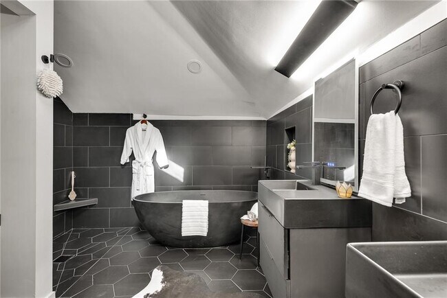 Building Photo - 901 Argonne Ave NE