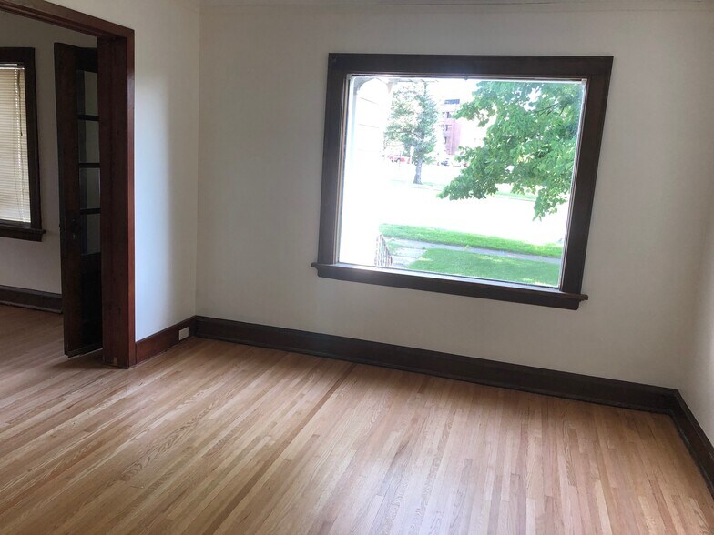 Building Photo - 1940 Lawn St