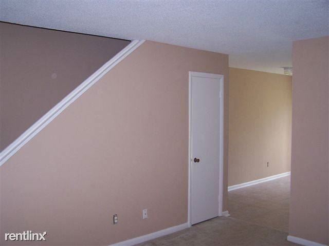Building Photo - 2 br, 1.5 bath  - Colonial Arms Apartments