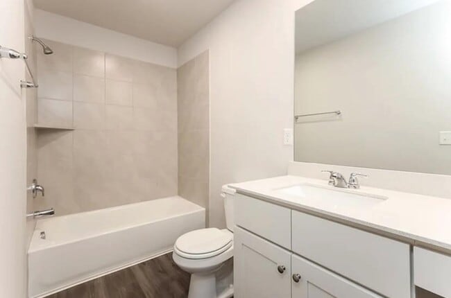 Building Photo - 1905 Crimson Lake Blvd