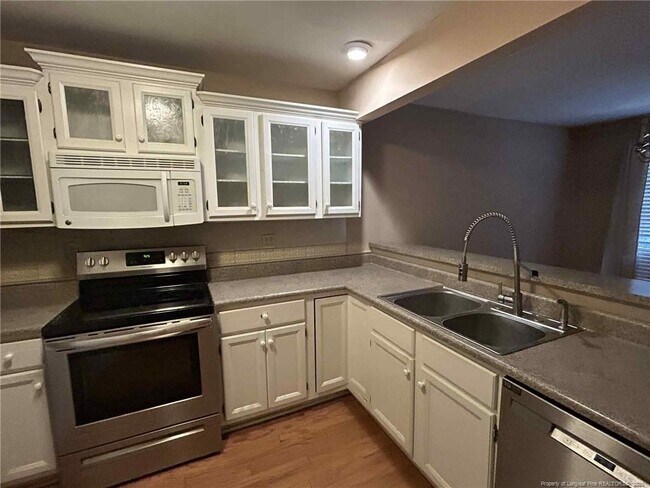 Building Photo - 2410 Fairfax Pl