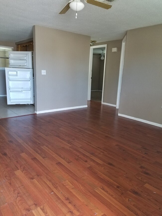 Building Photo - 5352 Poinsettia Dr