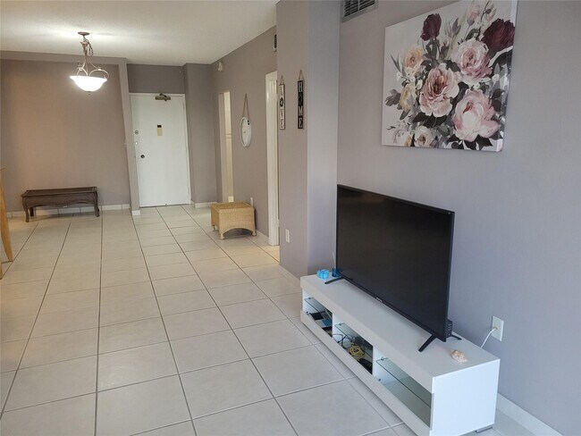 Building Photo - 1985 S Ocean Dr