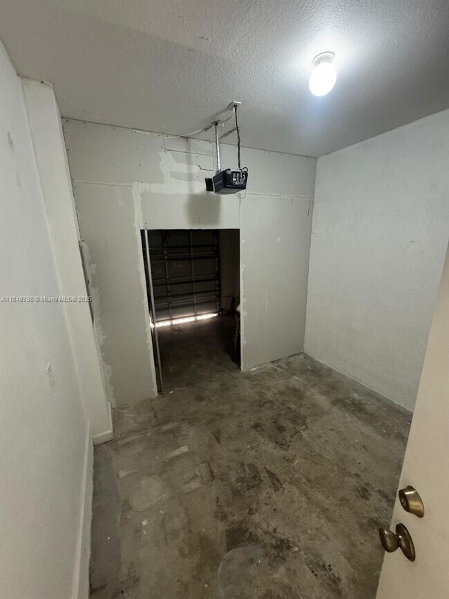 Building Photo - 15071 SW 9th Ln