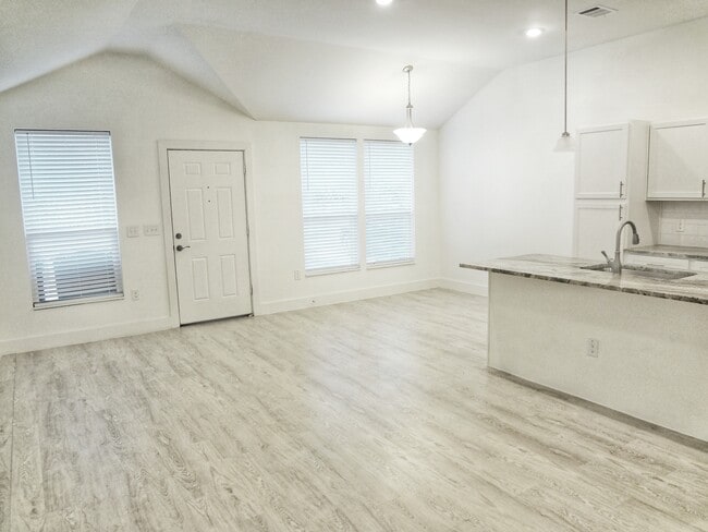 Building Photo - 4330 Mallow St