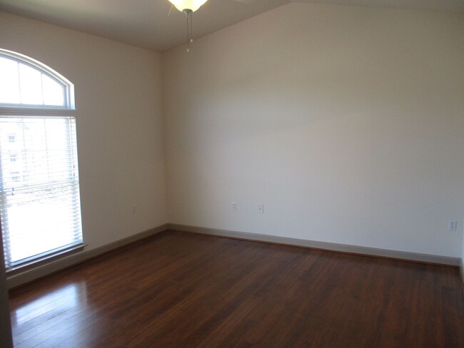 Building Photo - Beautiful 2 bedroom, 2 bath condo for rent!