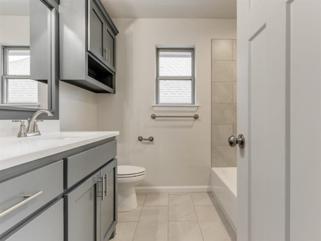 Building Photo - You Could Call This Beautiful 4-Bed, 2-Bat...