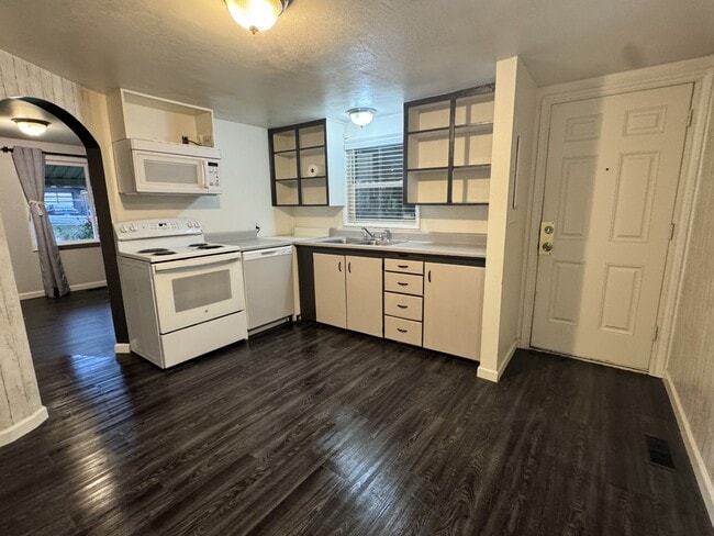 Building Photo - 912 SW 118th St