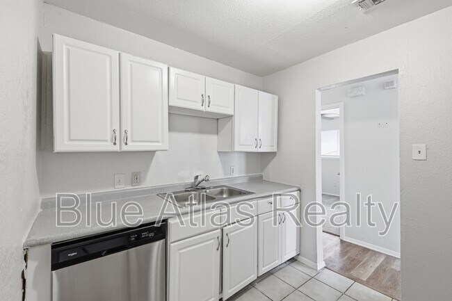 Building Photo - 5055 Virgil St