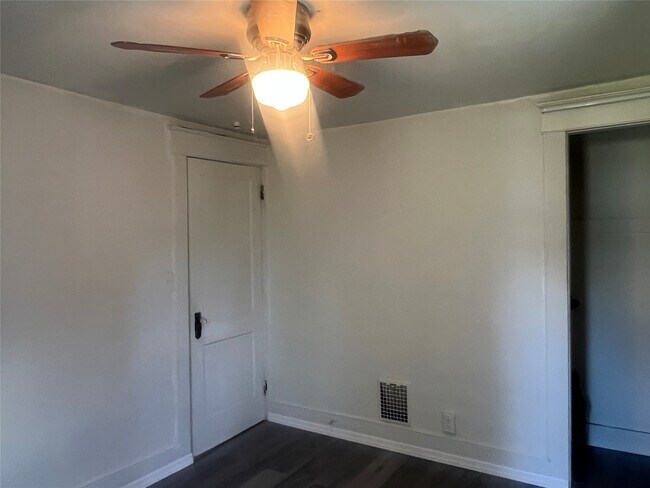 Building Photo - 208 S Liberty Ave