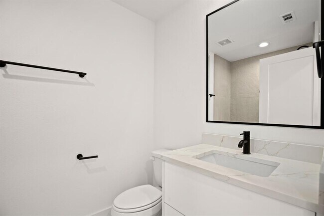 Building Photo - 2715 Sweeney Ln