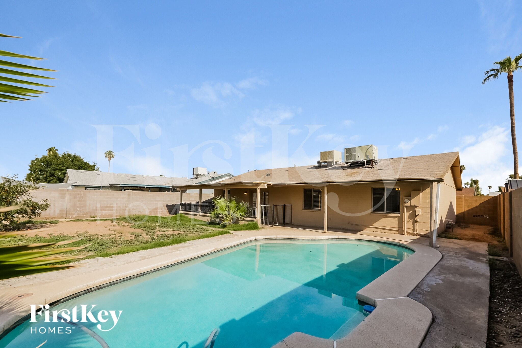 Building Photo - 425 E Julie Dr