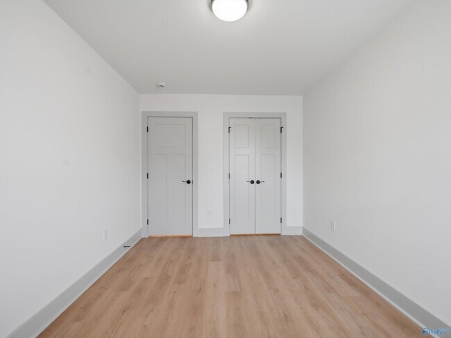 Building Photo - 6 Whispering Oak Dr SW