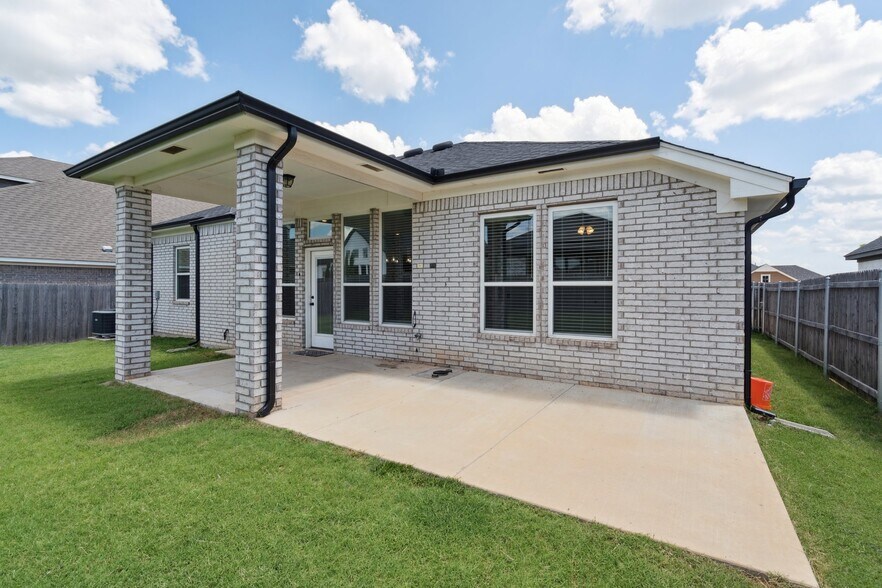 Building Photo - 15908 Buffalo Dr