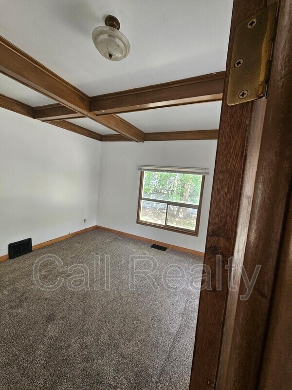 Building Photo - 12019 E Valleyway Ave