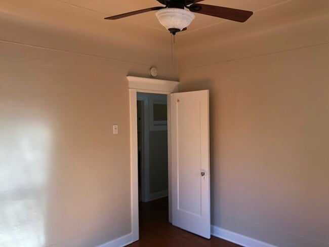 Building Photo - 1144 E Appleton St