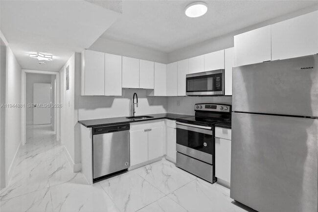 Building Photo - 5731 NE 18th Ave