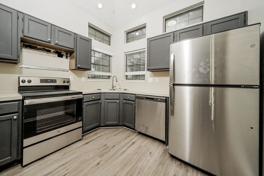 Building Photo - 1307 Jasmine Dr