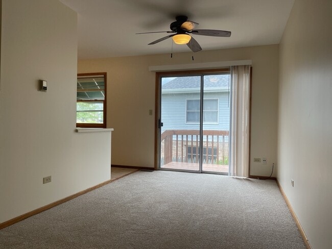 Building Photo - 350 College St