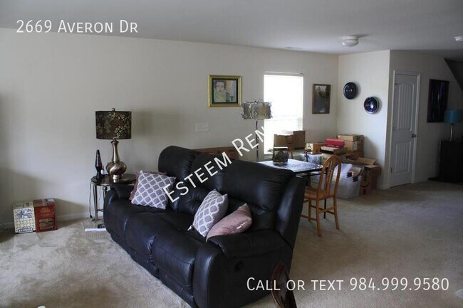 Building Photo - 2669 Averon Dr