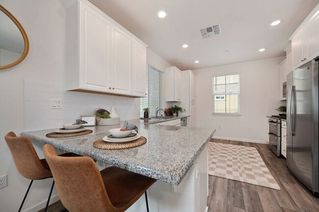 Building Photo - 1588 Parkside Way