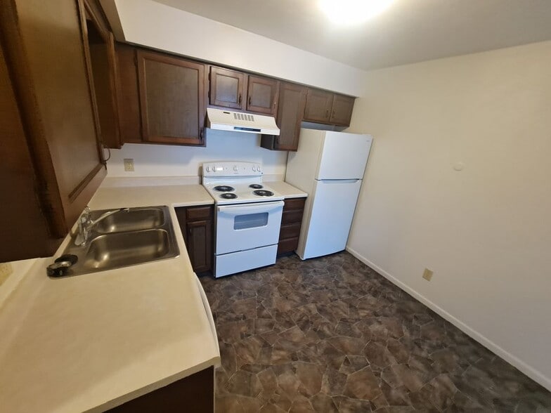 Building Photo - 1444 W 16th St