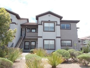 Building Photo - Bright Ground-Floor Condo in Gated Traverse Point with Pool & Spa Amenities