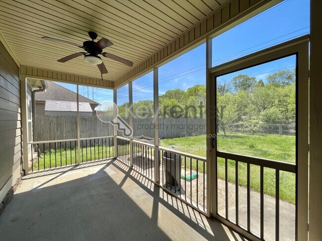 Building Photo - 2758 Waterhaven Dr