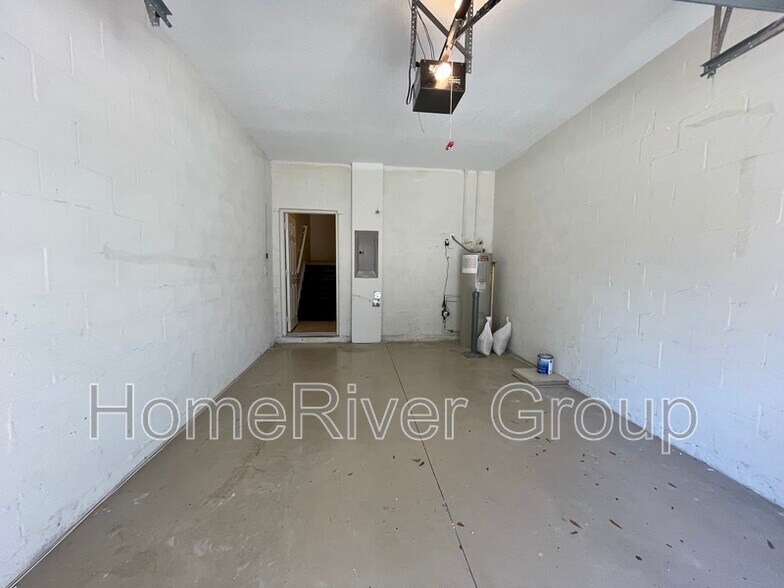 Building Photo - 9502 W Park Village Dr