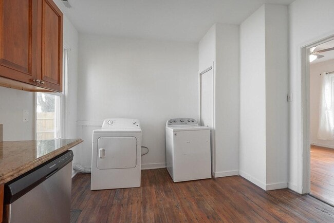 Building Photo - 1323 Columbia St