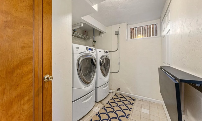 Building Photo - 1380 Hudson St