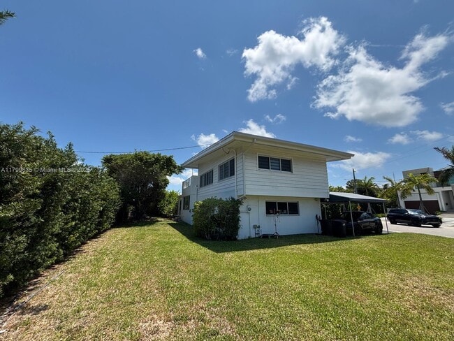 Building Photo - 9257 Bay Dr