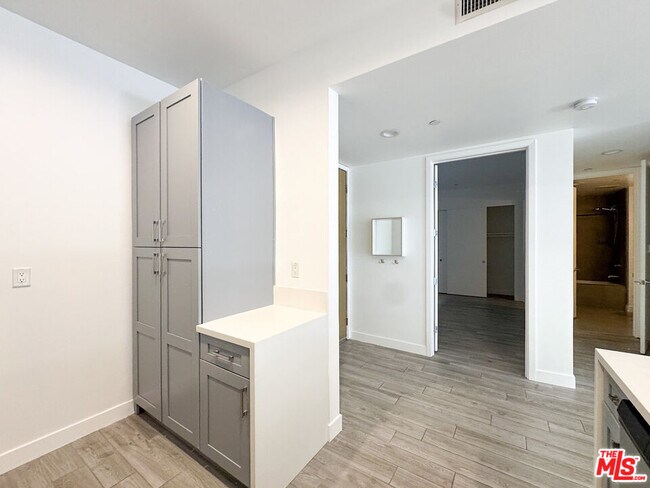 Building Photo - 6001 Carlton Way