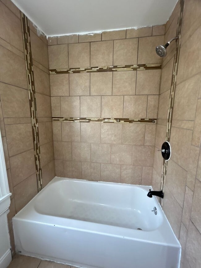 Building Photo - LARGE WESTSIDE FULLY REHABBED HOME -  3 be...