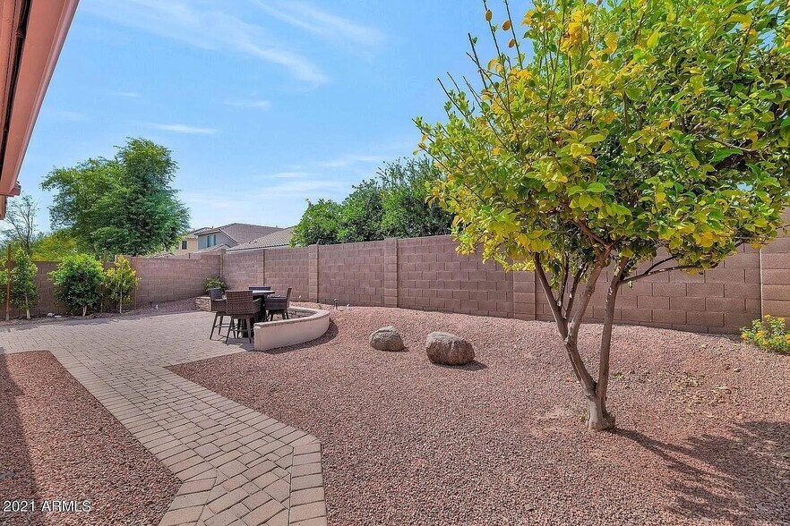 Building Photo - 3315 E Merlot St