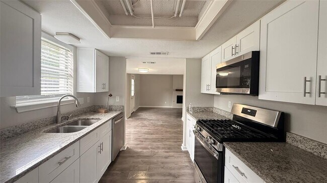 Building Photo - 805 Malden Cove