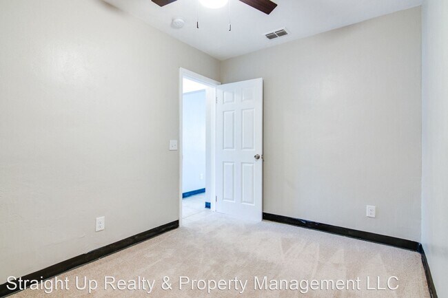 Building Photo - 2 br, 1 bath House - 824 North Florence Av...