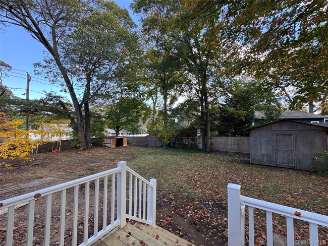 Building Photo - 75 Valley Dr