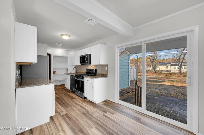 Building Photo - 251 Sprucewood Dr