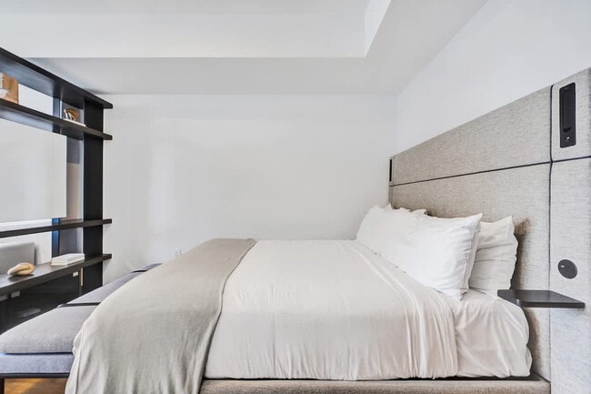 Building Photo - 398 NE 5th St