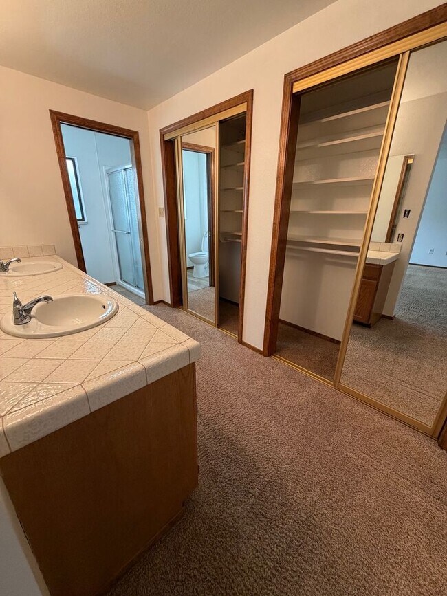 Building Photo - 2988 Pinebrook Dr
