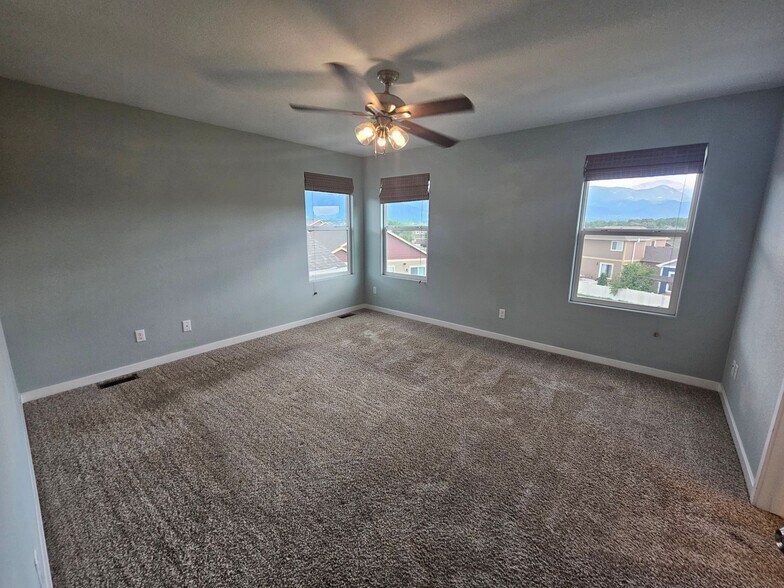 Building Photo - 1350 Alveston St